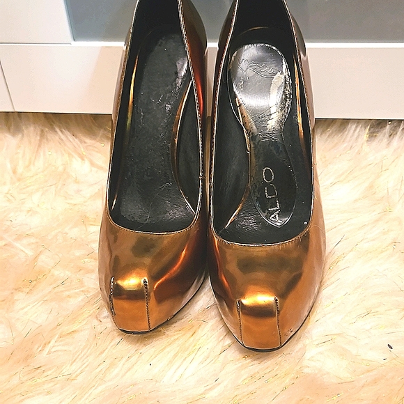 Aldo Women Gold Pump - Picture 3 of 4